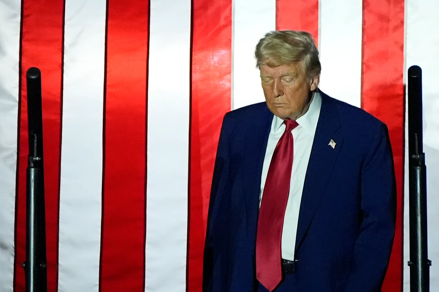Trump löst mit KI-Bild von sich als Papst scharfe Kritik aus